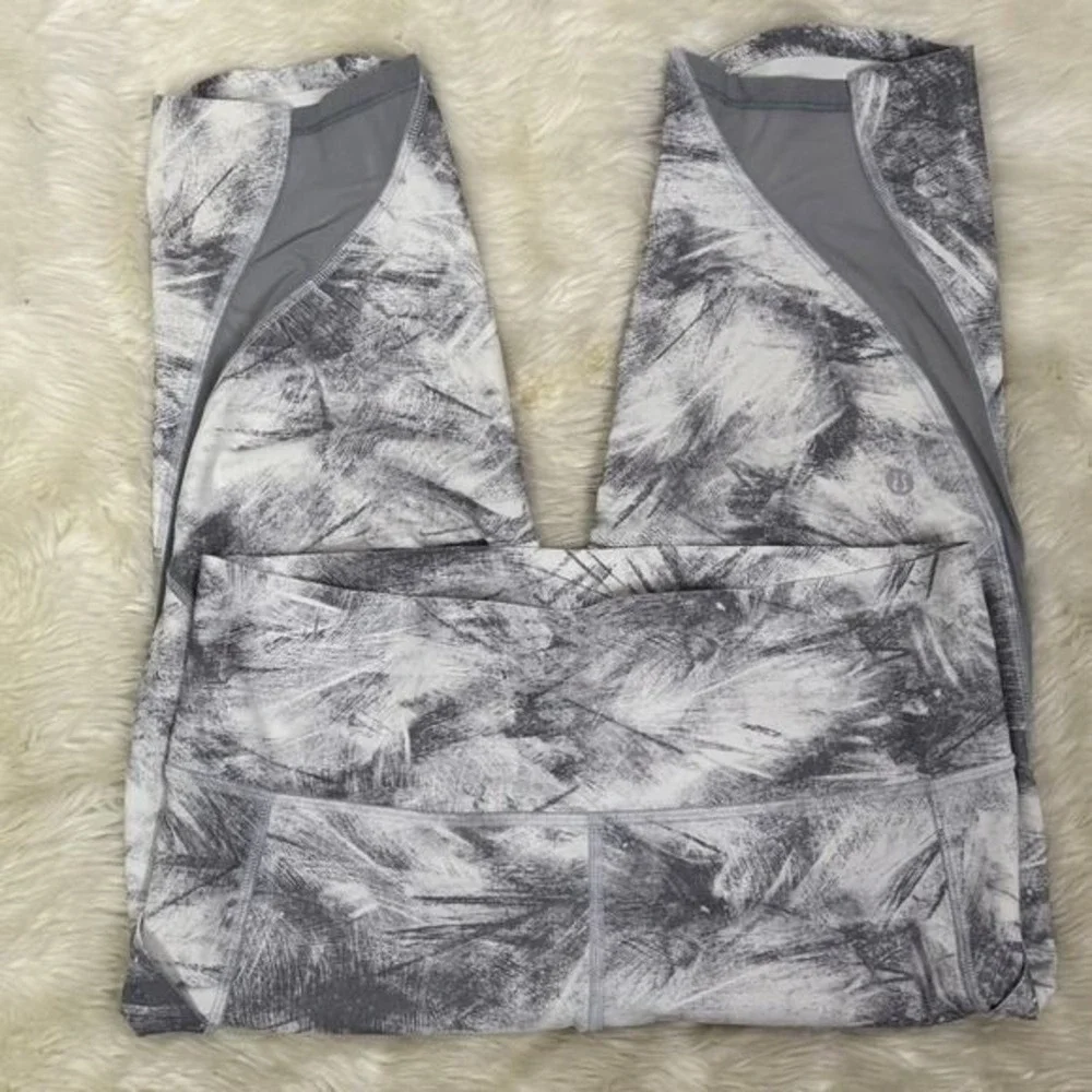 Lululemon‎ Tight Stuff Crop II In Flight White Grey Running Leggings Size 6